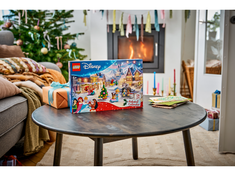 Building blocks advent calendar, gift, and Christmas cards on a table.