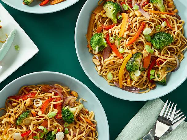 Crunchy cashew and veg noodles