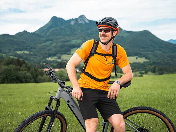 E-bike and cyclist in a mountain landscape.