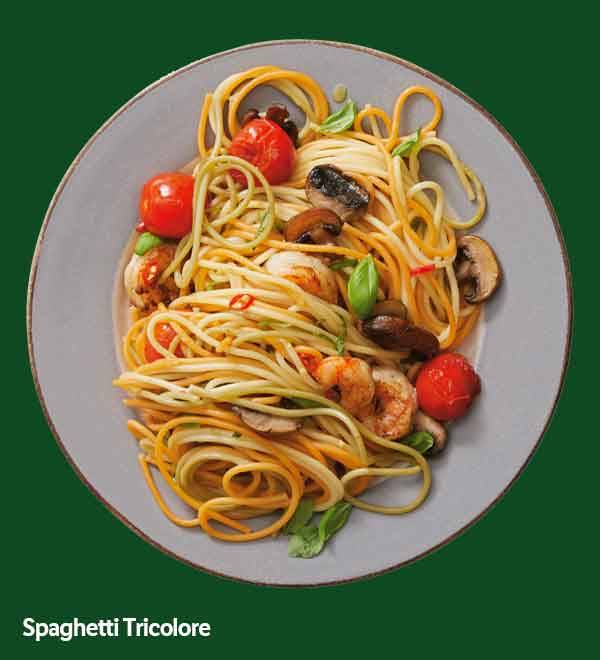 A plate of spaghetti tricolore with tomatoes, mushrooms, and shrimp.
